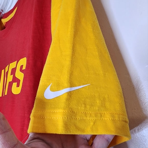 NEW NFL Gear NIKE Issue Team Apparel Kansas City Chiefs Youth TShirt Top Summer - Picture 13 of 16